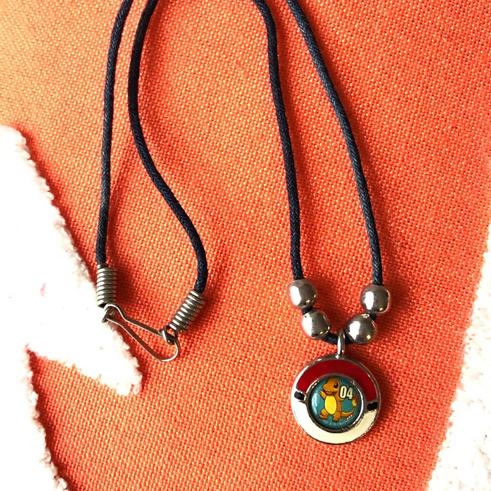 🦖Vintage 1990’s Nintendo Charmander Necklace